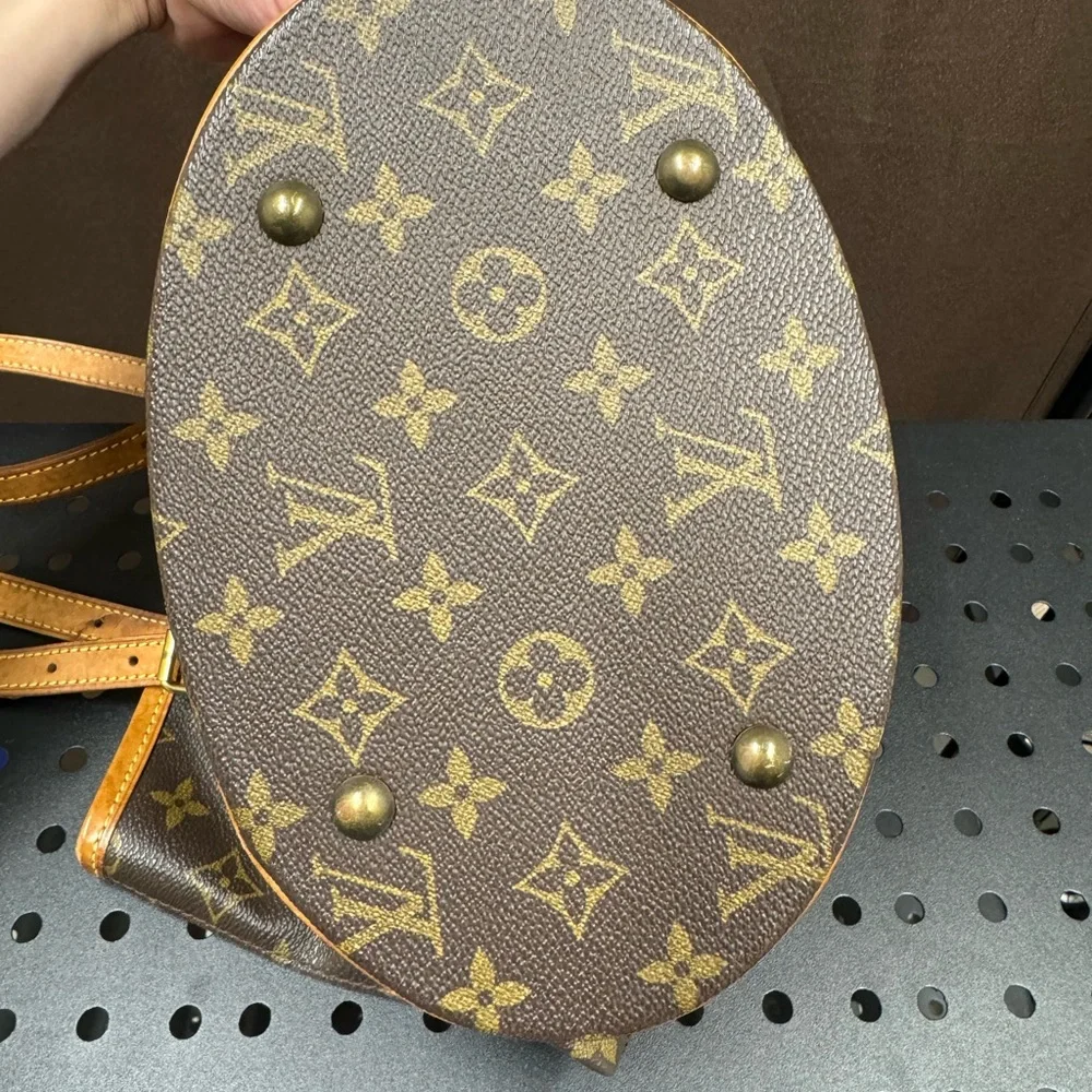 Louis Vuitton Pochette Bucket - Picture 6 of 12